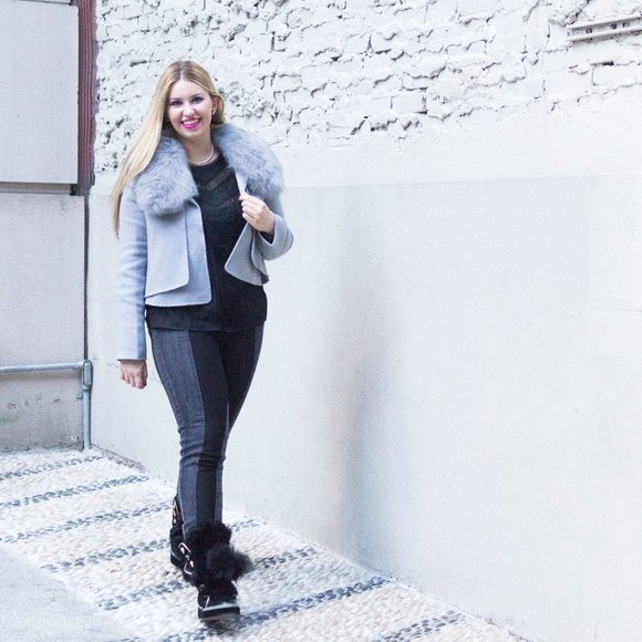 Meet your Posher, Chloe's Closet! - Picture 4 of 11